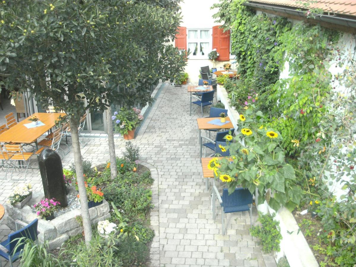 Hotel-Restaurant Goldenes Lamm Dinkelsbühl Exterior foto