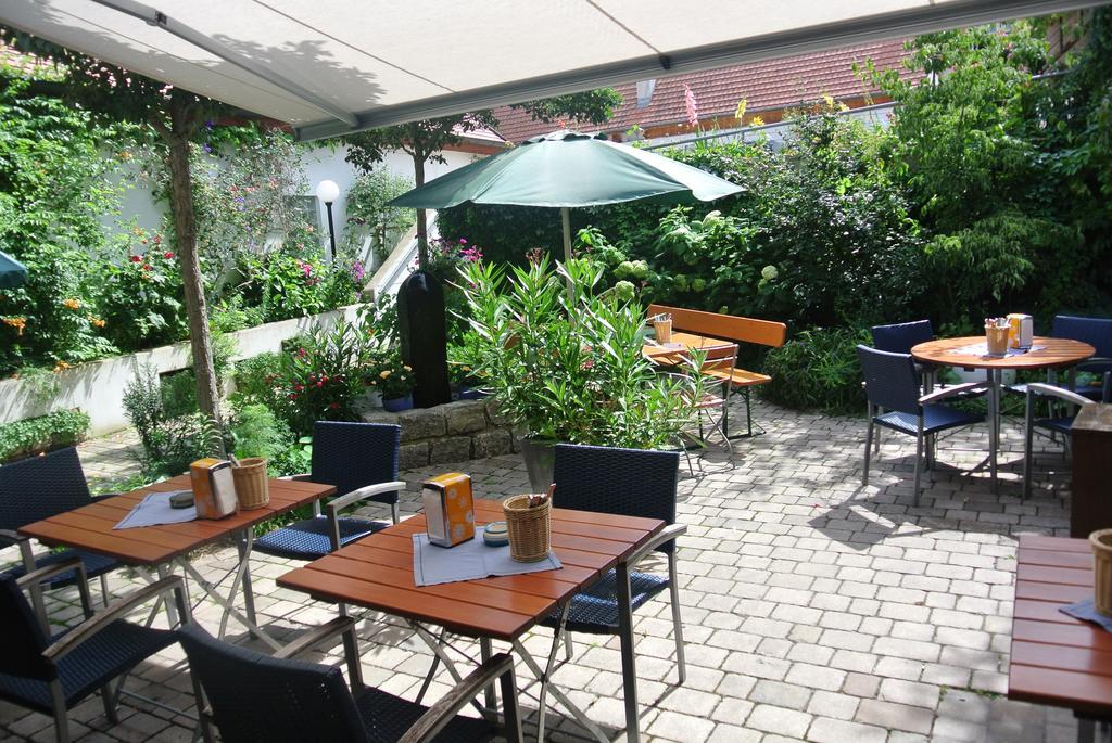 Hotel-Restaurant Goldenes Lamm Dinkelsbühl Exterior foto