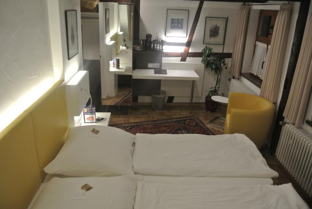 Hotel-Restaurant Goldenes Lamm Dinkelsbühl Quarto foto