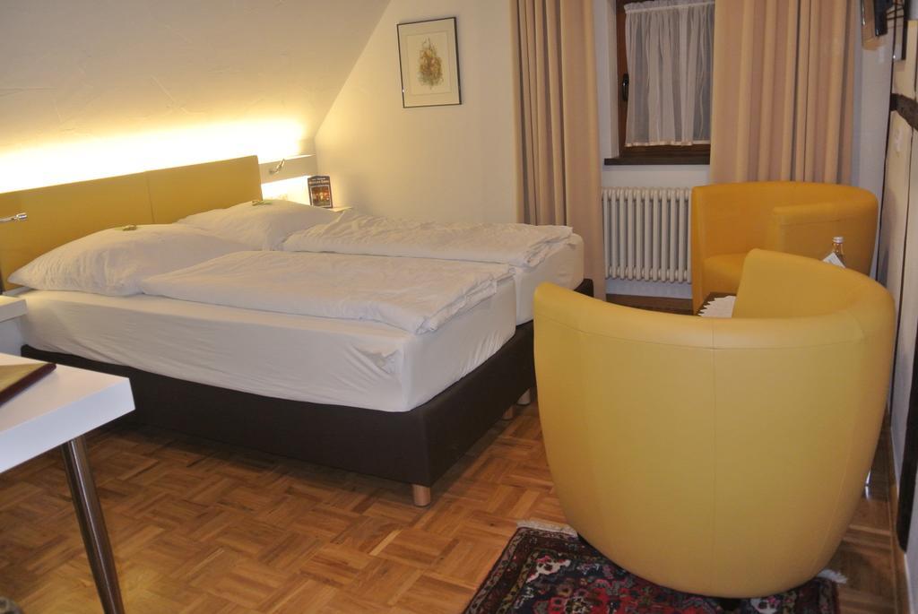 Hotel-Restaurant Goldenes Lamm Dinkelsbühl Quarto foto