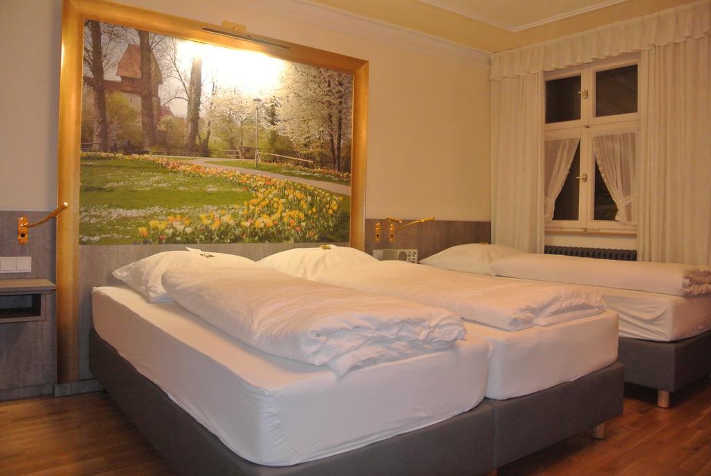 Hotel-Restaurant Goldenes Lamm Dinkelsbühl Quarto foto