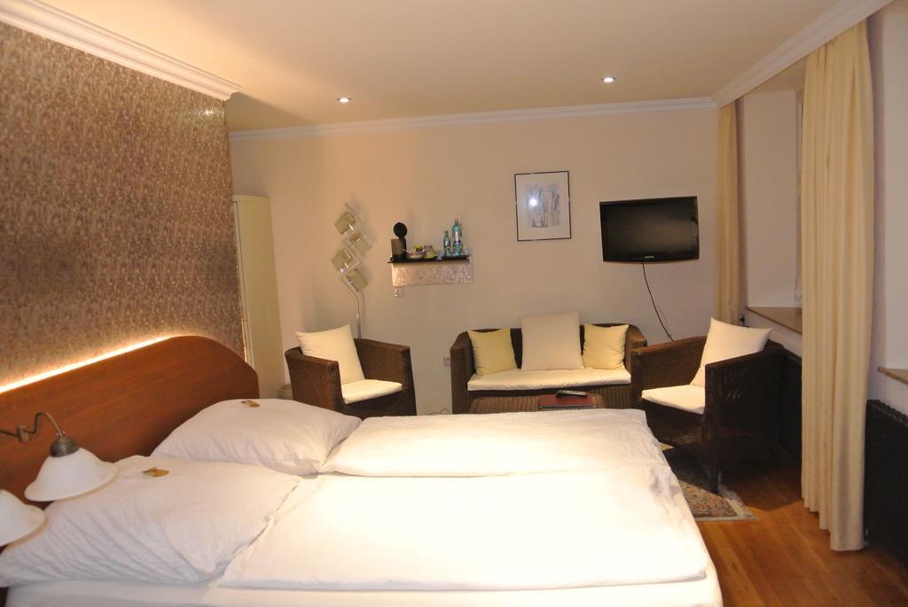 Hotel-Restaurant Goldenes Lamm Dinkelsbühl Quarto foto