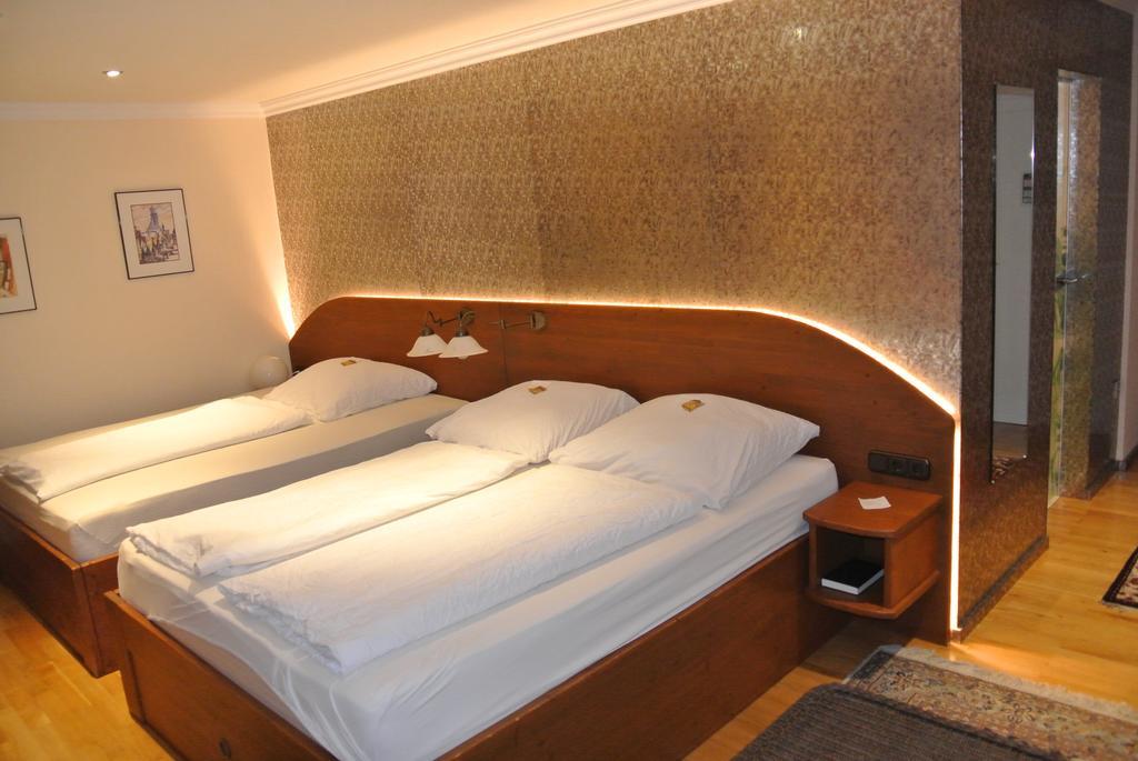 Hotel-Restaurant Goldenes Lamm Dinkelsbühl Quarto foto