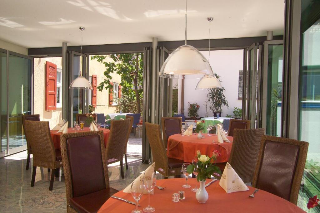 Hotel-Restaurant Goldenes Lamm Dinkelsbühl Exterior foto